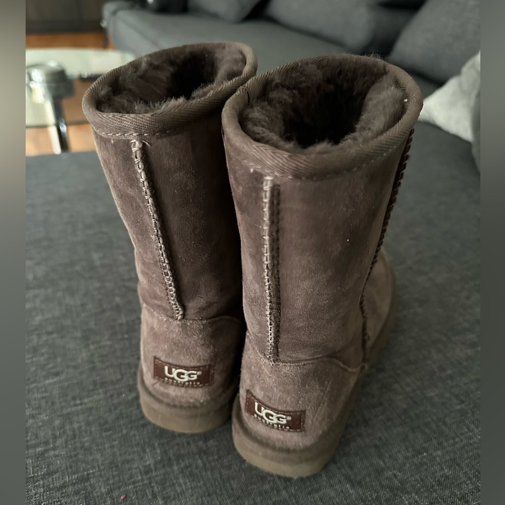 Brown UGG size 6 never worn! - Picture 2 of 4